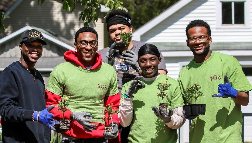 Group of student doing volunteer work