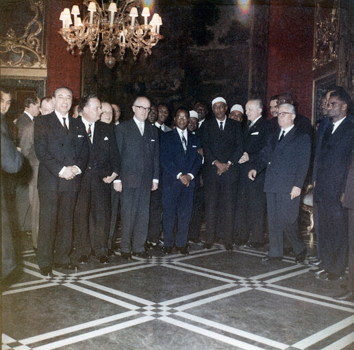 Colloque de préparation à la conférence de l’Assemblée parlementaire européenne (APE) avec les parlements d’Etats africains et de Madagascar (Strasbourg du 19 au 24 juin 1961), dite aussi conférence préparatoire à la conférence de Strasbourg,ou conférence de Rome, à Rome, Italie, du 24 au 26 Janvier 1961.Colloquium in preparation for the conference of the European Parliamentary Assembly (EPA) with the parliaments of African States and Madagascar (Strasbourg from 19 to 24 June 1961), also known as preparatory conference for the Strasbourg conference, or Rome conference, in Rome, Italy, 24-26 January 1961