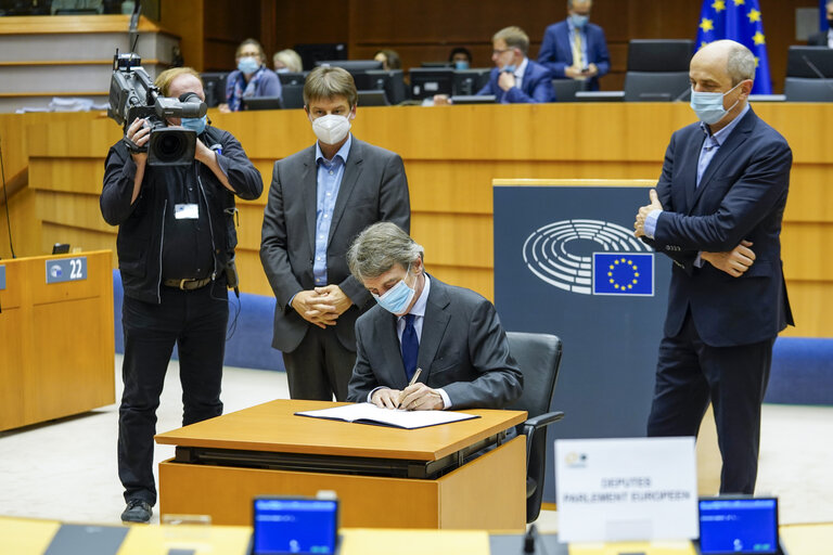 EP plenary session - Signing ceremony of the General budget 2021 of the European Union