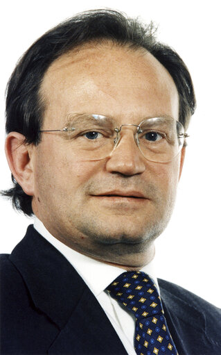 Portrait of Luciano SCHIFONE, MEP during the 4th Parliamentary Term (1998-1999)