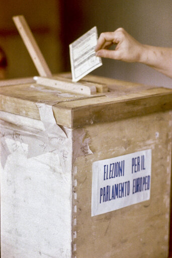 Nuotrauka 3: Propaganda posters for the European election of June 17, 1984