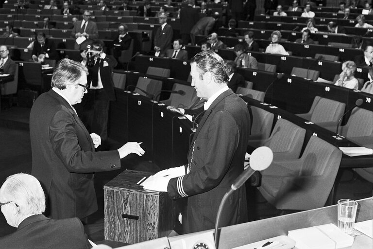 MEP insert their vote in the ballot box on 17 July in Strasbourg. This election would reveal Simone VEIL as the new directly elected President of the European Parliament.