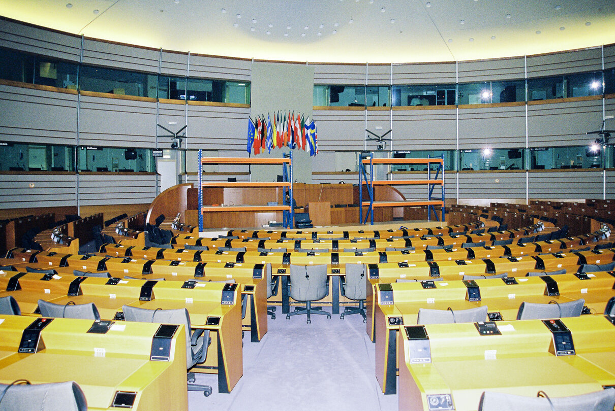 TV display setup in the hemicycle for the European election of June 1999