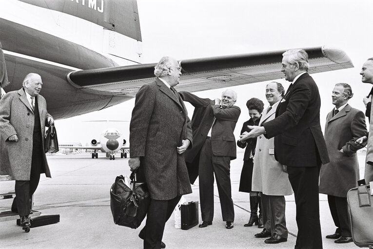 Nuotrauka 6: United Kingdom MEPs arriving at the airport in Strasbourg