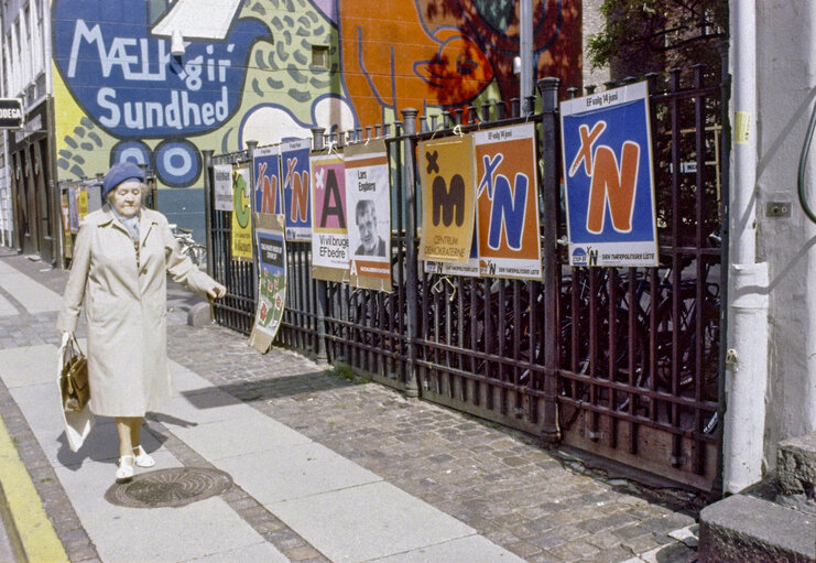 Nuotrauka 48: Voters at the polling station for the European elections of June 17, 1984