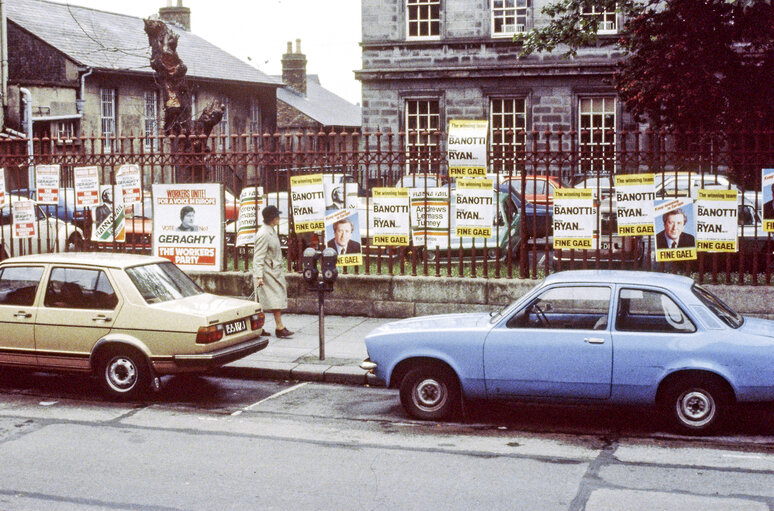 Nuotrauka 39: Propaganda posters in the streets of Dublin, for the European elections of June 17, 1984