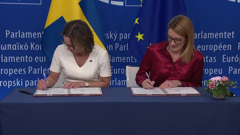 Lex signing ceremony: signature of Five COD LEX texts by Roberta METSOLA, EP President and by Jessika ROSWALL, Minister for EU Affairs, on behalf of the Swedish Presidency of the Council