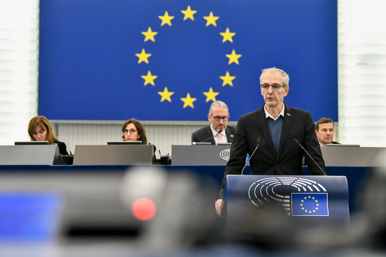 EP Plenary session - Joint debate - Gas emissions