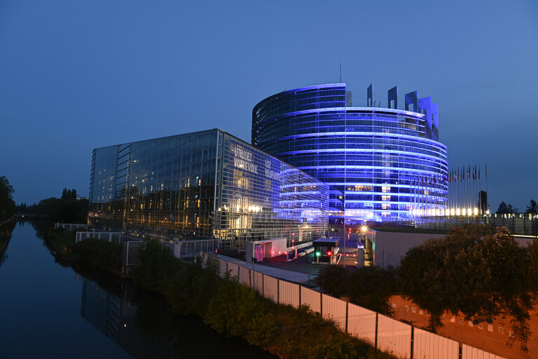 Fotografi 15: 20th Anniversary of the 2004 EU Enlargement - Parliament’s seats illumination