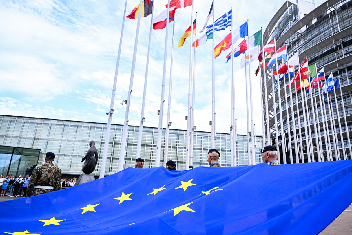 Raising ceremony of the European flag for the beginning of the 10th legislative term in front of the European Parliament in Strasbourg