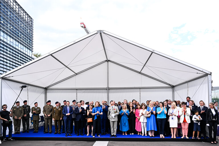 Foto 3: Raising ceremony of the European flag for the beginning of the 10th legislative term in front of the European Parliament in Strasbourg