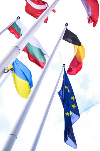 Foto 15: Raising ceremony of the European flag for the beginning of the 10th legislative term in front of the European Parliament in Strasbourg