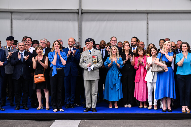 Foto 5: Raising ceremony of the European flag for the beginning of the 10th legislative term in front of the European Parliament in Strasbourg