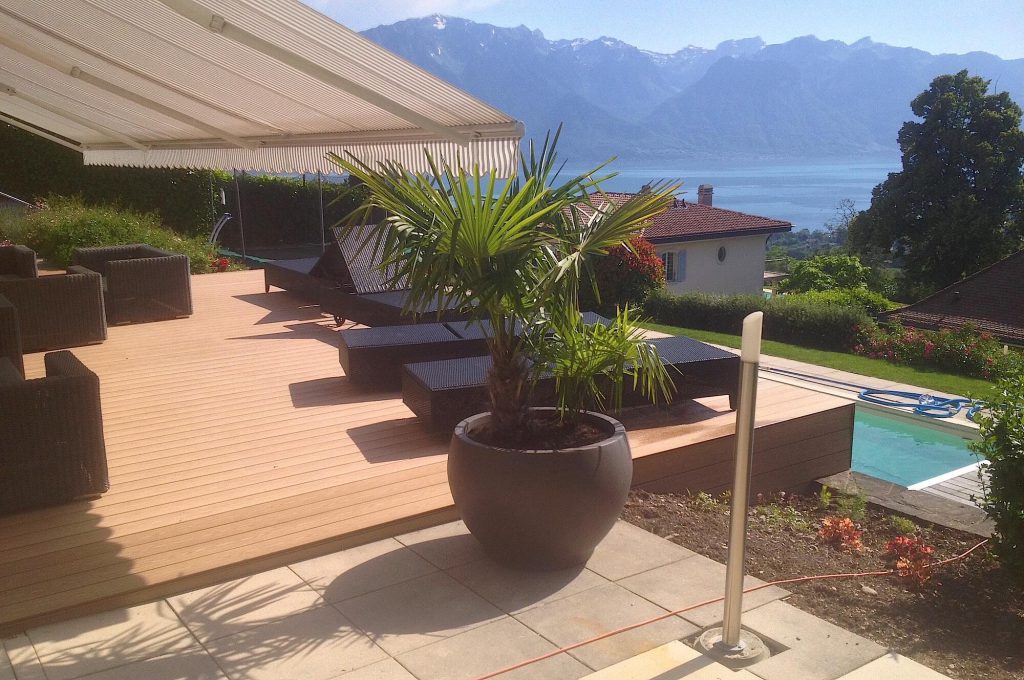 terrasse en bois composite avec vue sur le lac