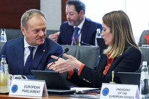 Bruksela. Nieformalny szczyt Unii Europejskiej, premier Donald Tusk i przewodniczca Parlamentu Europejskiego Roberta Metsola. 3 lutego 2025 r.