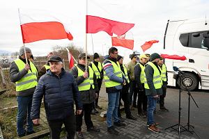 Protest rolnikw na przejciu granicznym w Kobaskowie w zwizku z pojawieniem si pryszczycy w Niemczech