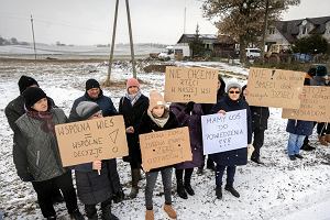 Protest mieszkacw wsi Nowosiki przeciwko budowie skadowiska odpadw stomatologicznych