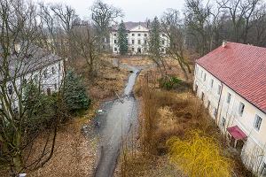 Zrujnowany kompleks paacowy w Koniecpolu