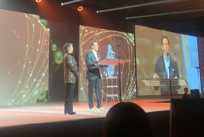 Andy Singer, accepting a Lifetime Achievement award at the 35th Annual Arts Awards in Dallas, Texas. Cascale was a sponsor for the event.