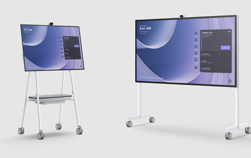 나란히 놓여 있는 Surface Hub 3 85인치와 50인치 크기 제품