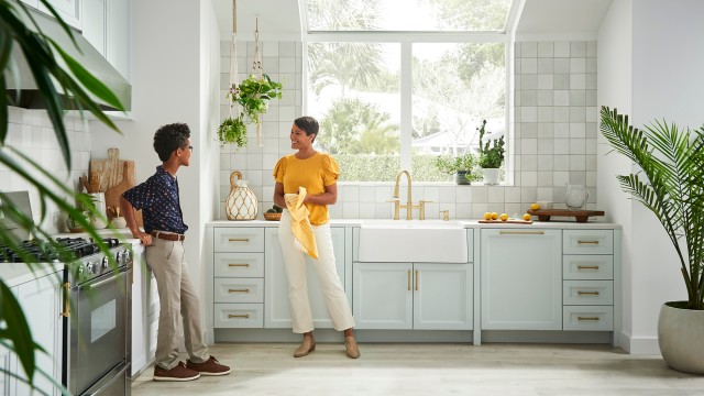 white-and-gold-kitchen-modern-atrium