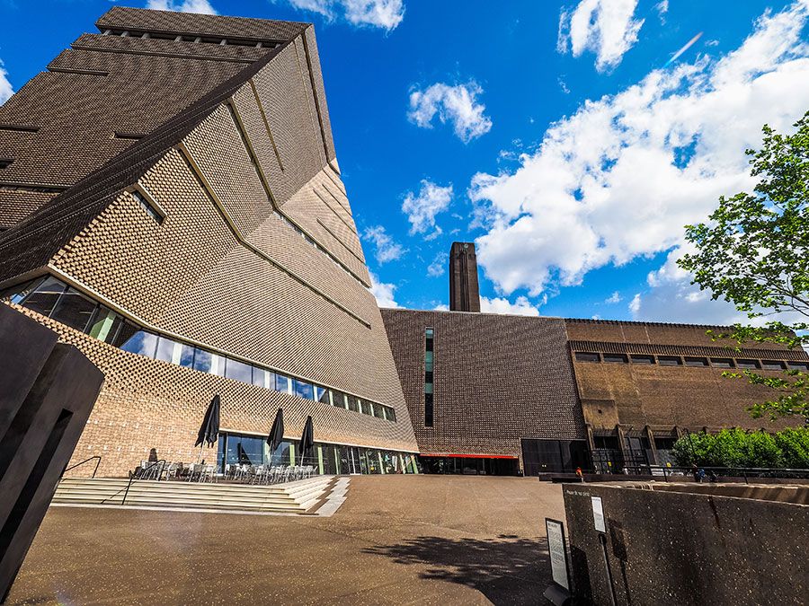 Tate Modern extension Switch House, London, England. (Tavatnik, museums). Photo dated 2017.