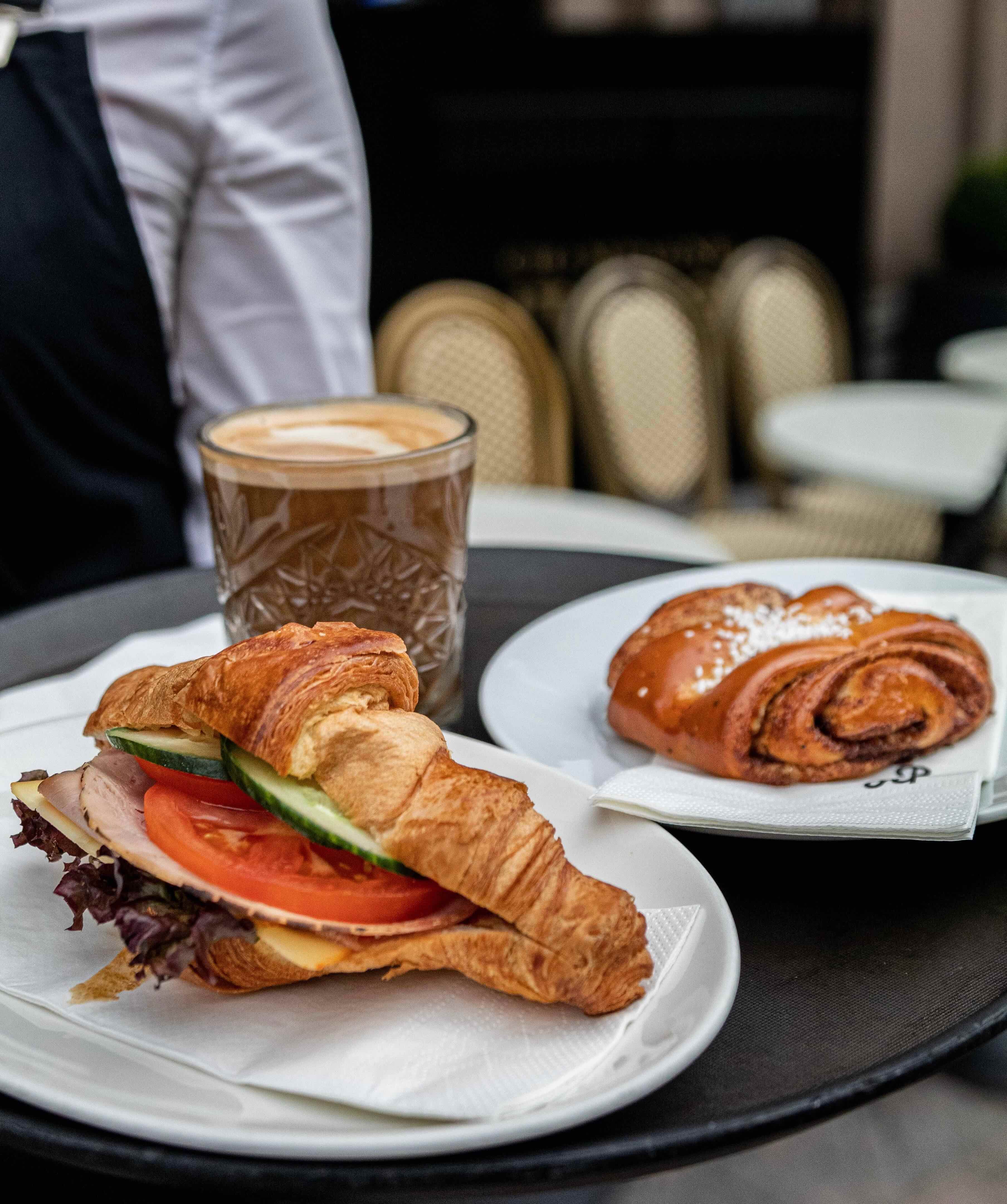 picture of breakfast croissaint