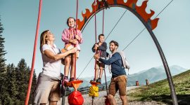 Familie am Erlebnisweg Schmidolins Feuertaufe.