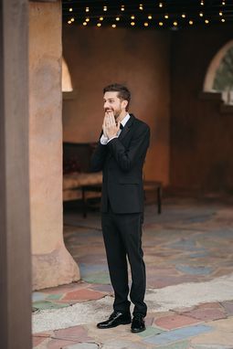 Black Notch Lapel Tuxedo - Image by Allie & Joey Photography