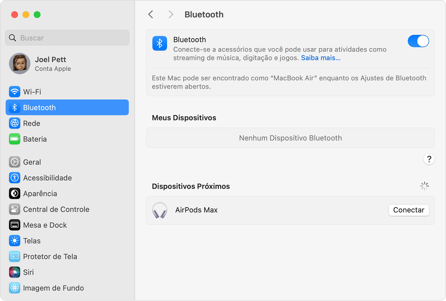 Configurações de Bluetooth nos Ajustes do Sistema do macOS mostrando os AirPods Max prontos para conectar