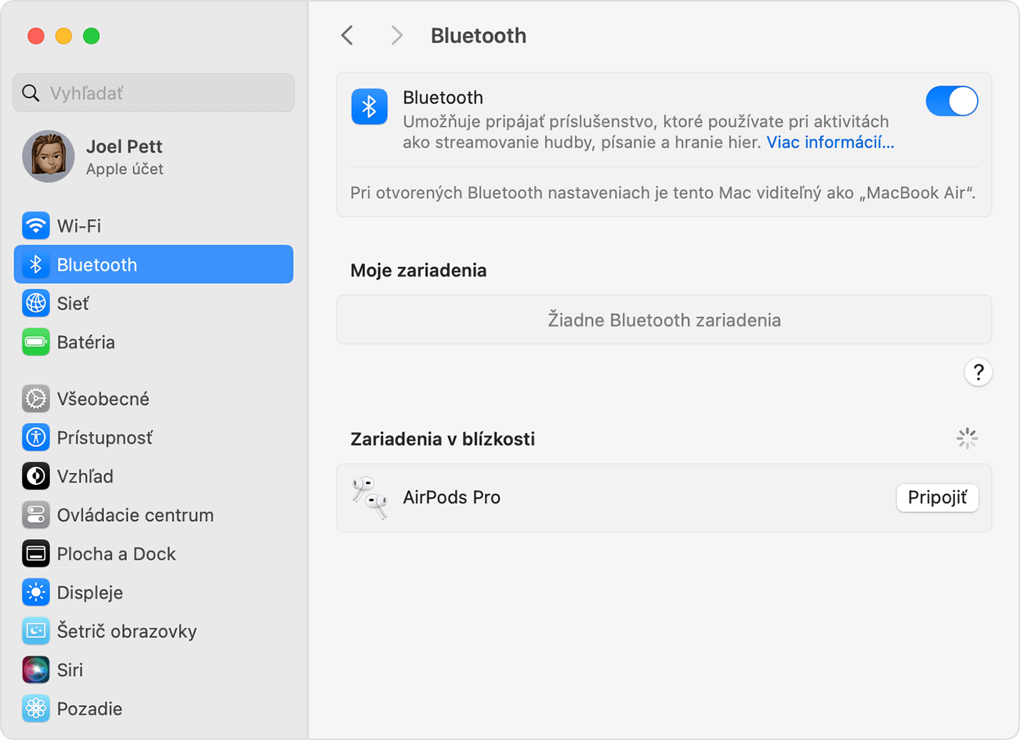 Nastavenia Bluetooth v systémových nastaveniach v systéme macOS so zobrazením slúchadiel AirPods Pro pripravených na pripojenie