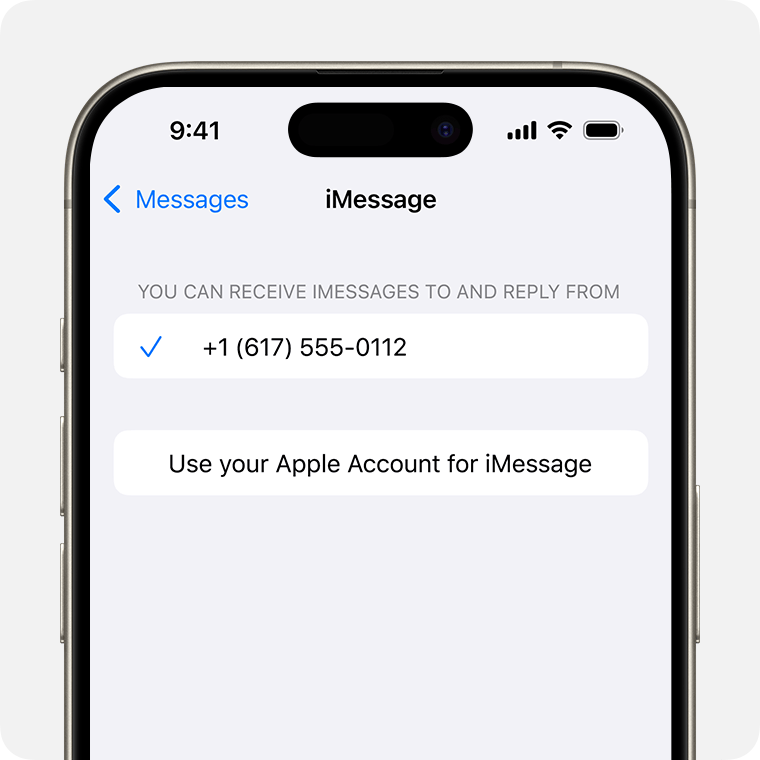 Egy iPhone, amelyen az iMessage beállításainak képernyője látható. Alul található az Apple-fiók használata az iMessage-hez gomb, amelyre rákoppinthat, és így az Apple-fiókjával küldhet és fogadhat iMessage-üzeneteket.