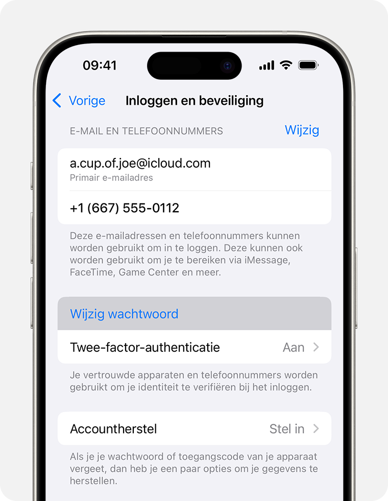 iPhone met de instellingen van 'Inloggen en beveiliging' en de optie om het wachtwoord te wijzigen