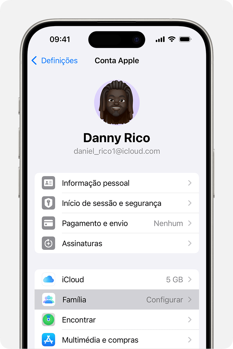 Ecrã do iPhone a mostrar os passos para configurar a Partilha com a família.