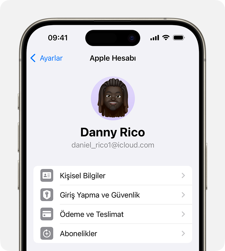iPhone'daki Ayarlar uygulamasında yer alan Apple Hesabı ayarları.