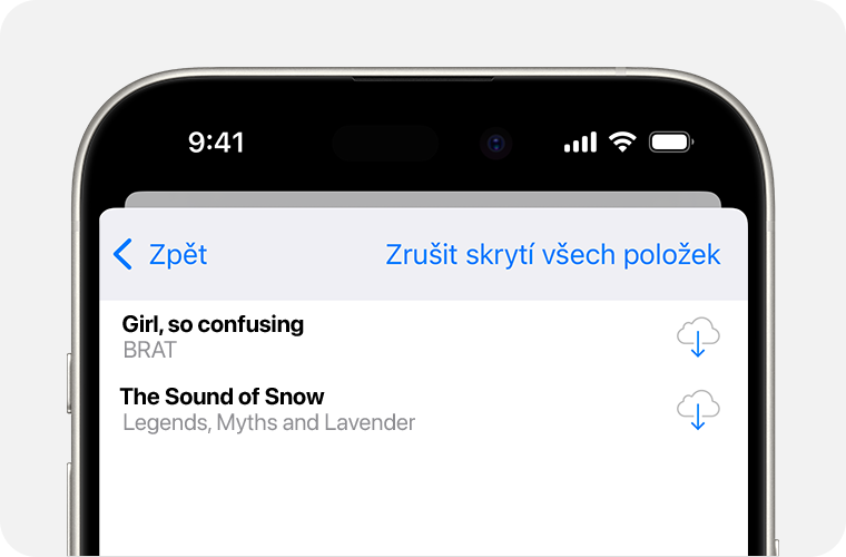 iPhone zobrazující seznam skrytých nákupů. Tlačítko Odkrýt vše se nachází v pravém horním rohu obrazovky.