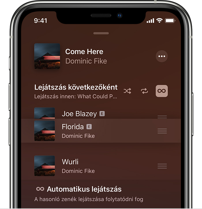 A Lejátszás következőként képernyőn átrendezett dalokat mutató iPhone