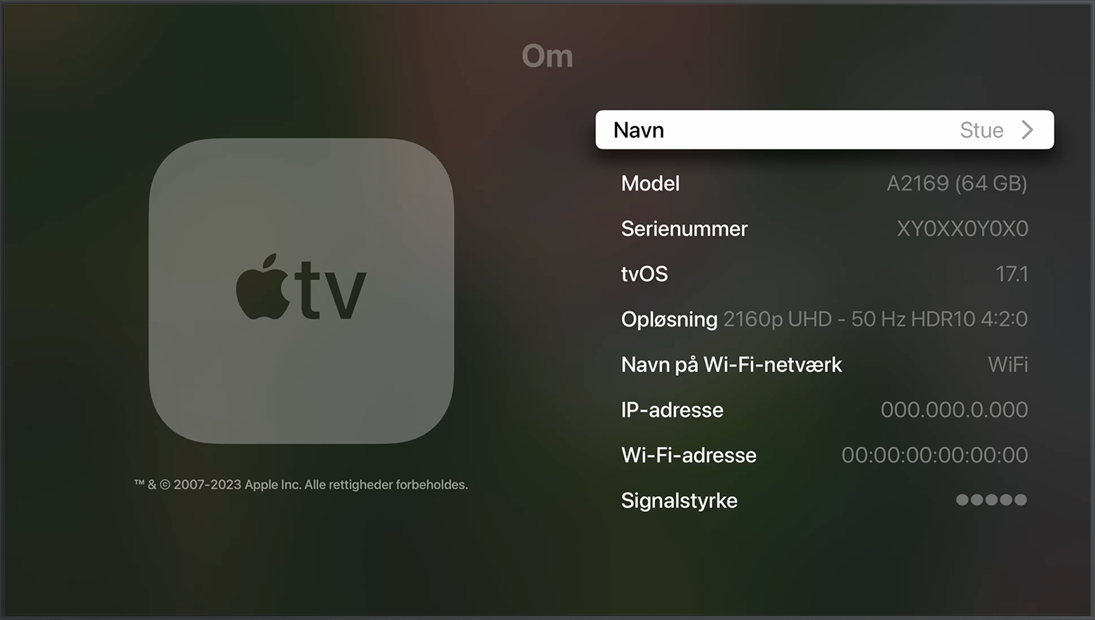 Serienummeret vises næsten øverst på skærmen Om på Apple TV