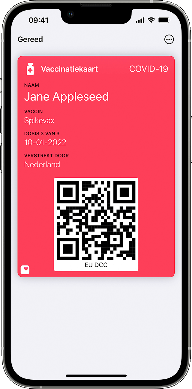 Een iPhone-scherm met een vaccinatiekaart in de Wallet-app
