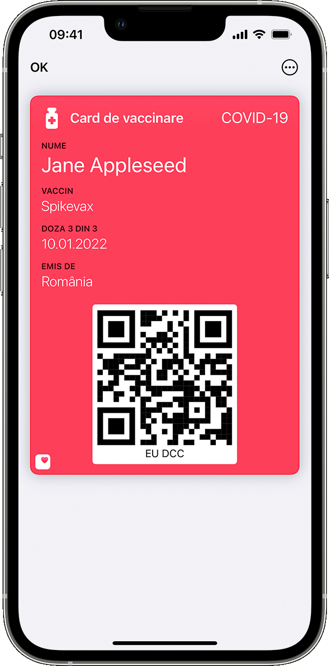 Ecran de iPhone afișând un card de vaccinare în aplicația Portofel