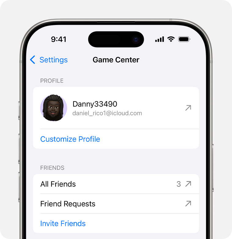 Game Center est ouvert dans les réglages d’un iPhone. Un utilisateur est connecté et a accès à des options de personnalisation de son profil et de gestion de ses amis.