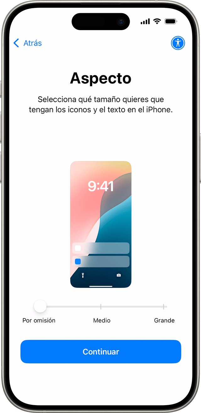 En el proceso de configuración del iPhone para iOS 18, desliza un icono para obtener una vista previa y luego elige el tamaño que prefieras para el texto y la app.