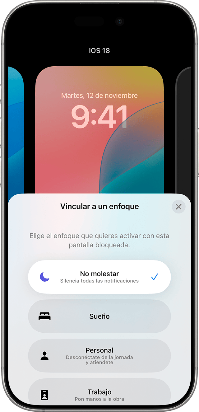 Cuando creas o personalizas un fondo de pantalla en iOS 18, puedes conectar una configuración de Enfoque específica a un fondo de pantalla.