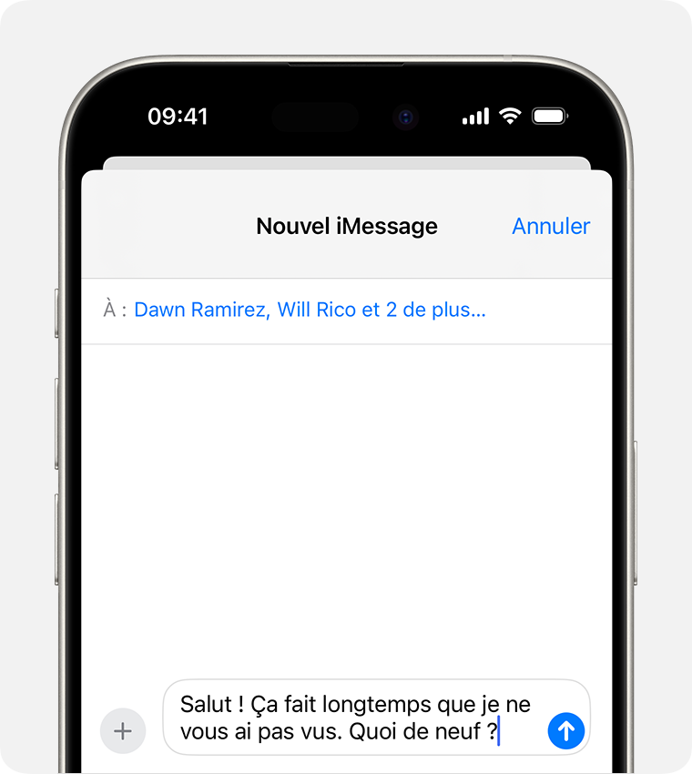 Pour composer un message collectif sur votre iPhone, touchez le bouton Rédiger dans Messages, puis ajoutez plusieurs noms. 