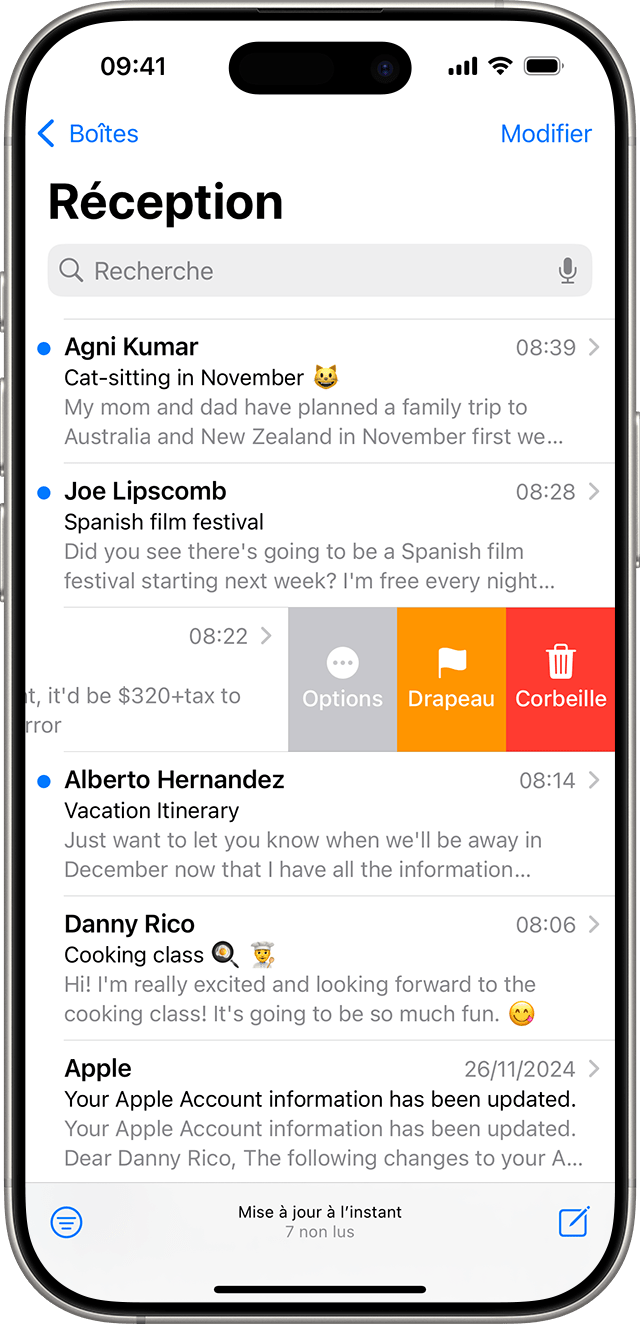 Dans Mail sous iOS, effectuez un balayage vers la gauche sur un e-mail dans votre boîte de réception pour le placer dans la corbeille.