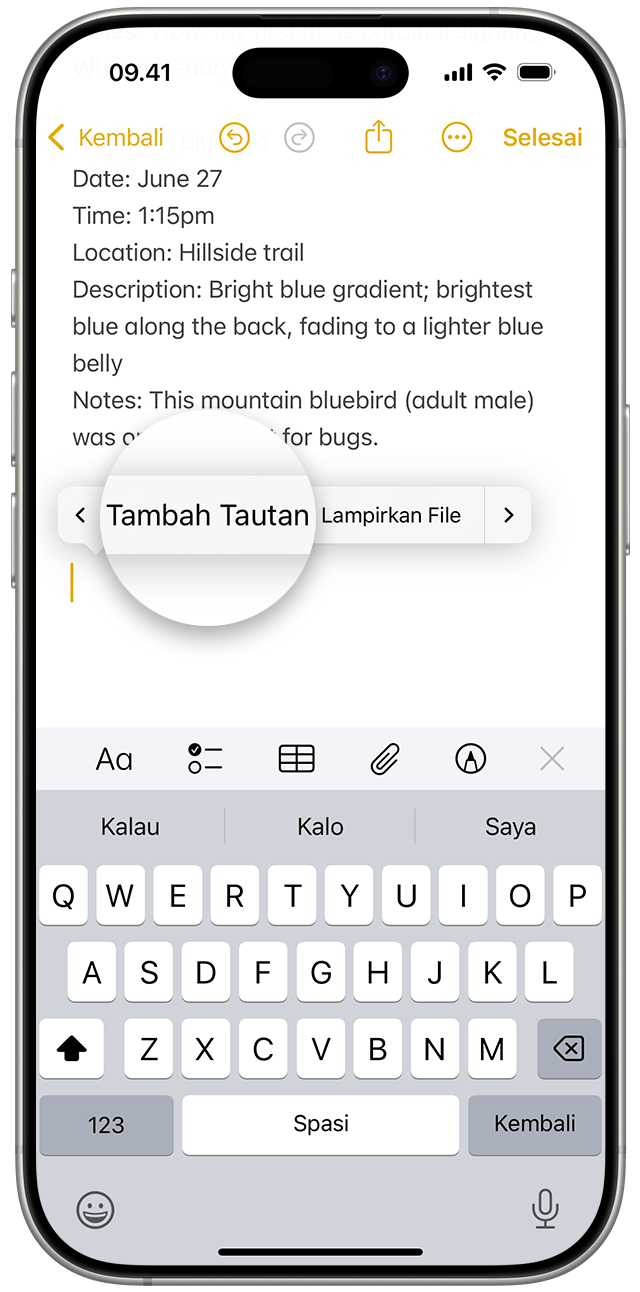 Untuk menambahkan tautan pada Catatan di iOS 18, sentuh dan tahan area kosong atau sorot teks untuk memunculkan menu pilihan. Setelah itu, ketuk Tambah Tautan.