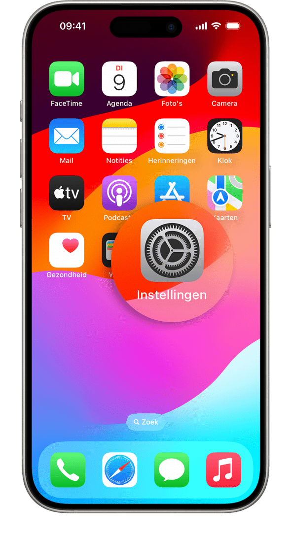 Een iPhone met het beginscherm waarop het symbool van de Instellingen-app is uitvergroot.