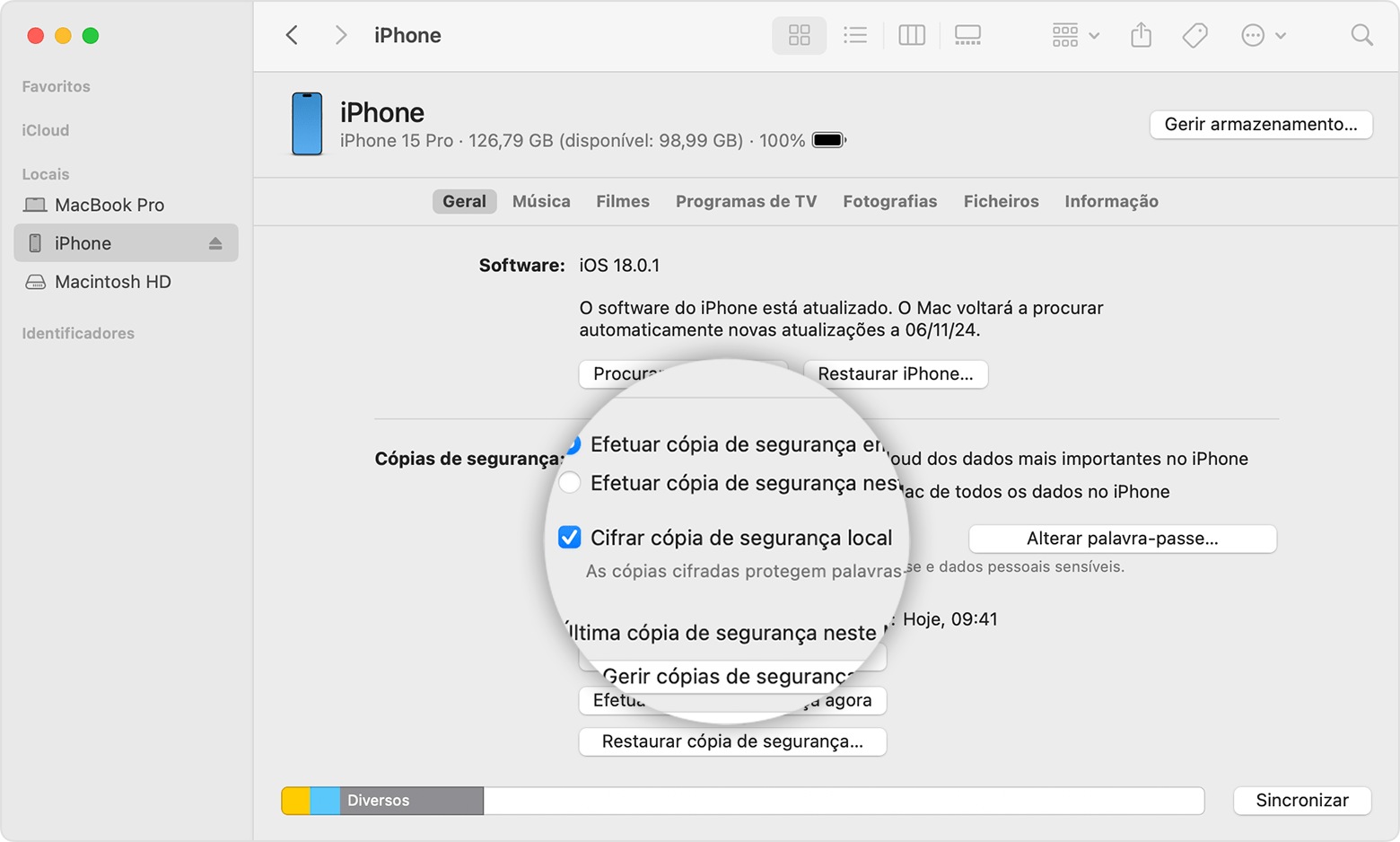 Uma janela do Finder a mostrar a opção para encriptar a cópia de segurança local