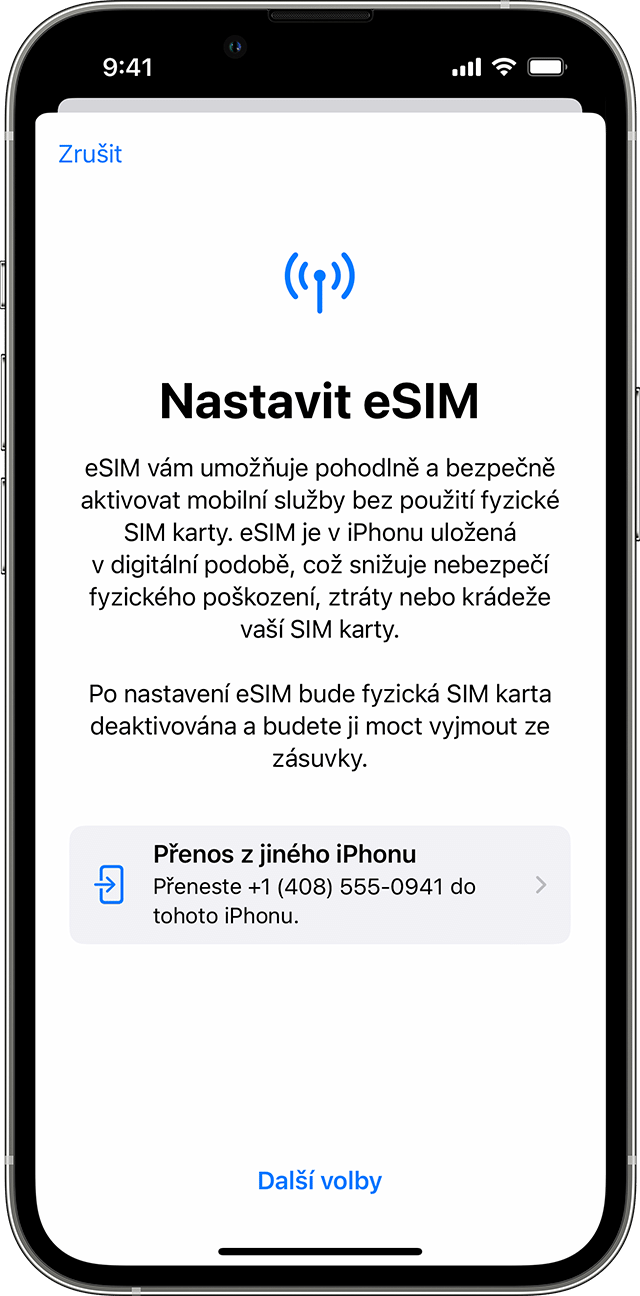 Snímek obrazovky nastavení eSIM na iPhonu s možností přenosu mobilního tarifu z jiného iPhonu