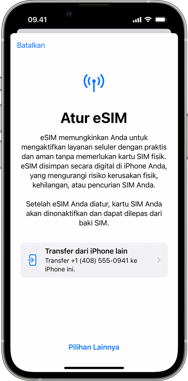 Tangkapan layar iPhone yang menunjukkan pengaturan eSIM dengan pilihan untuk mentransfer paket seluler dari iPhone lain.